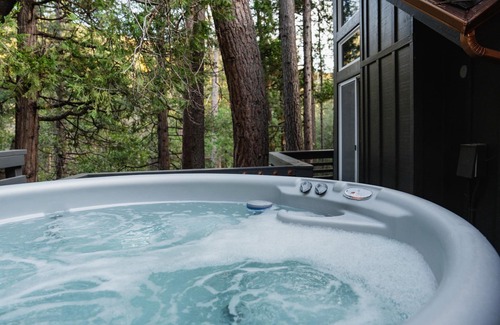 Idyllwild Cabina | Juniper by Freewyld | A-Frame Cabin + Hot Tub