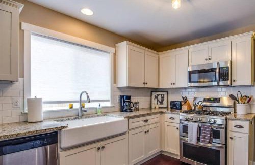 Larkspur Casa | Juniper Getaway Dreamy Kitchen Pet Friendly