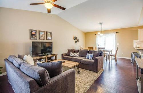 Larkspur Casa | Juniper Getaway Dreamy Kitchen Pet Friendly