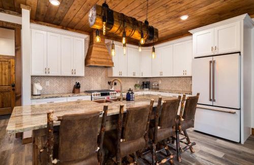 Orderville Casa | Juniper Mountain Retreat- Hot tub, Views, Between Zion and Bryce