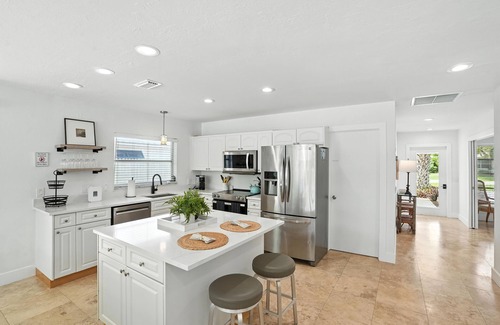 Naples Park Casa | Juniper Presents: Pool Paradise w/Spa – Trade Snow for Sand, Only 2 Min to Beach