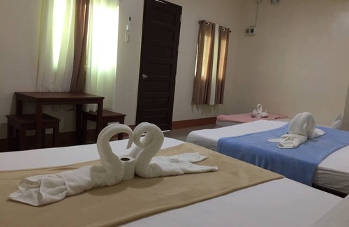 Tawala Cama Y Desayuno | Junlyn Apartelle Family room for 7 to 8