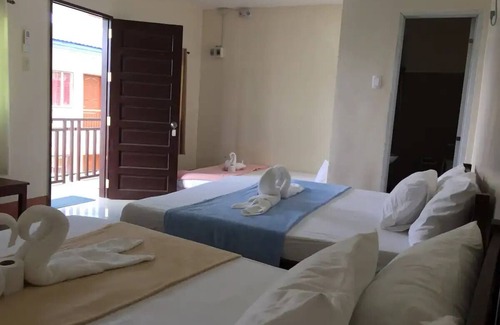Tawala Cama Y Desayuno | Junlyn Apartelle Family room for 7 to 8