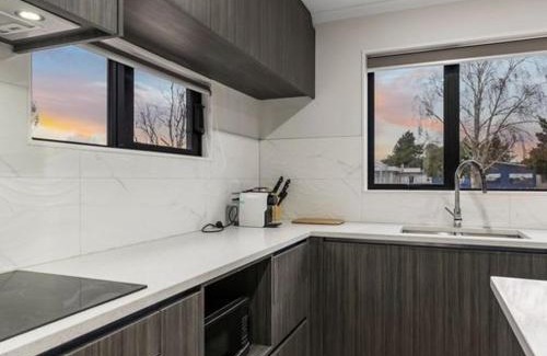 Papakura Casa | Jupiter St Holiday Home No 3