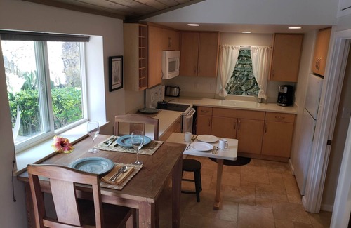 Waimanalo Casa | Justo al otro lado de la calle de Waimanalo / Bellows Beach, patio privado, capacidad para 10