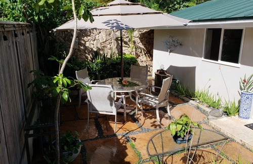 Waimanalo Casa | Justo al otro lado de la calle de Waimanalo / Bellows Beach, patio privado, capacidad para 10