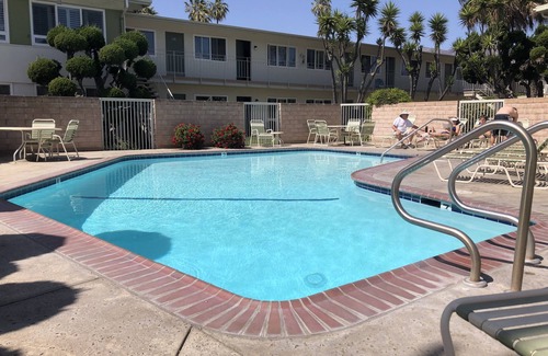 Carpinteria Condominio | A pocos pasos de Carpinteria State Beach. Brillante, limpio y acogedor.