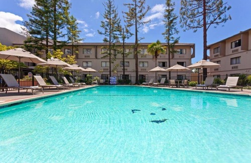Union City Casa | Just a short drive to Silicon Valley and Oakland International Airport !