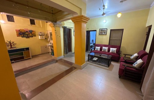 Mahmoorganj Casa | Just Be Happy Homestay