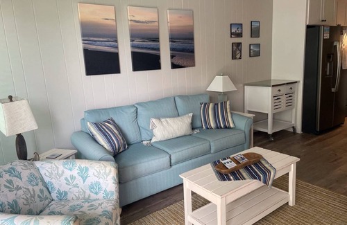 Ocean Isle Beach Condominio | 'Just Chillaxin'-2-bedroom condo in lovely Ocean Isle Beach, NC-oceanview & pool