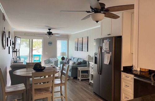 Ocean Isle Beach Condominio | 'Just Chillaxin'-2-bedroom condo in lovely Ocean Isle Beach, NC-oceanview & pool
