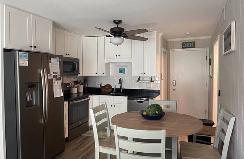 Ocean Isle Beach Condominio | 'Just Chillaxin'-2-bedroom condo in lovely Ocean Isle Beach, NC-oceanview & pool