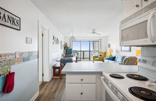 Duck Condominio | Bright, Cheerful, 2BR/2BA Semi-Oceanfront condo in Duck, Sleeps 4-7