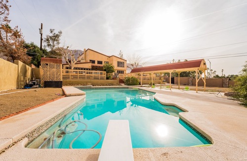 Sunrise Manor Casa | Just in time for SUPER BOWL! Mansion with Luscious Strip Views!