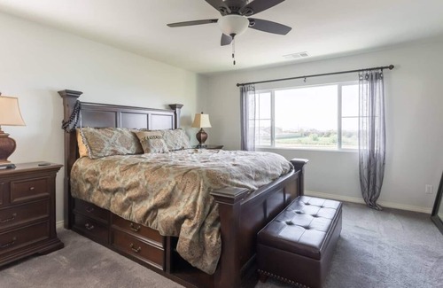 Redlands Casa | Just like being at home! (3 Bedrooms) w/ Access to park with a walking trail.