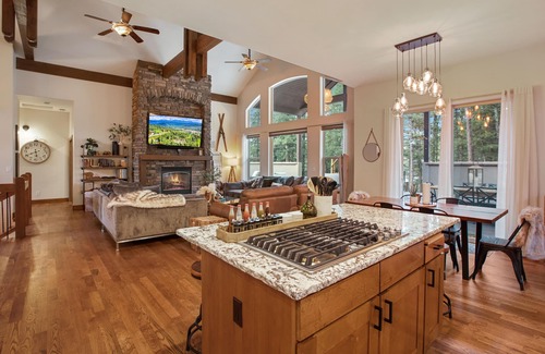 Woodland Park Casa | JUST LISTED -Family Gathering Paradise! Pool, Arcade, Hot Tubs, Fire Pits & MORE