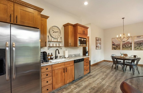 Woodland Park Casa | JUST LISTED -Family Gathering Paradise! Pool, Arcade, Hot Tubs, Fire Pits & MORE