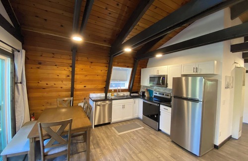 North Upper Truckee Chalet De Esquí | Just Listed! Forest View Dog Friendly 2-Bedroom House Near Heavenly And Lake