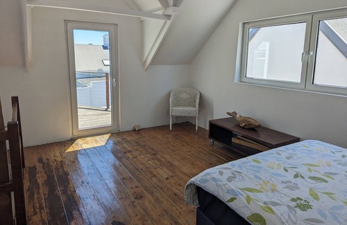 Green Point Casa | Just Listed! The Orange House