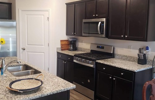Longs Casa | Just mins from ocean and major attractions