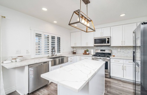 Ontario Casa | Just minutes away from Ontario, Ca Airport, Luxury Living at its finest!