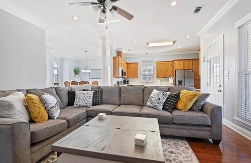 Sunshine Casa | Just minutes from LSU, SU & Downtown Baton Rouge!