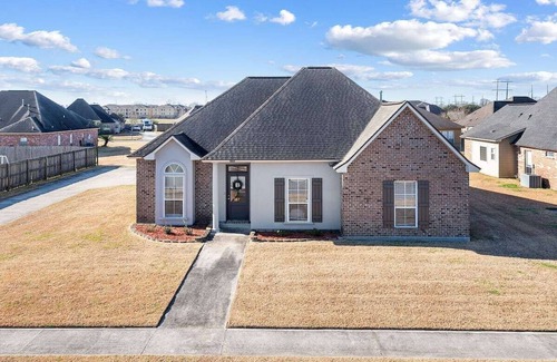 Sunshine Casa | Just minutes from LSU, SU & Downtown Baton Rouge!