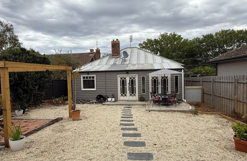 Lake Wendouree Casa | Just off the beautiful Lake Wendouree, fully fenced, dog friendly, air cond