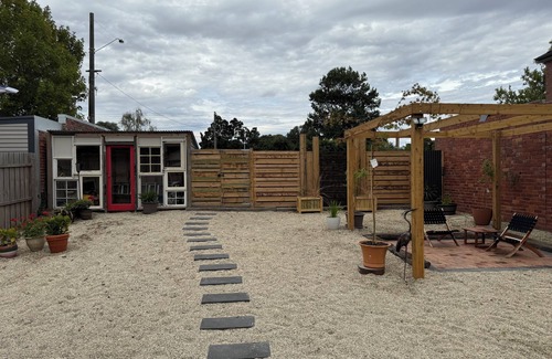 Lake Wendouree Casa | Just off the beautiful Lake Wendouree, fully fenced, dog friendly, air cond