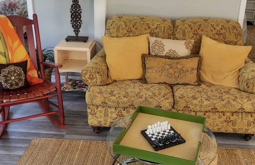 Solon Mills Cabaña | Just Off The Lake Comfy Cottage