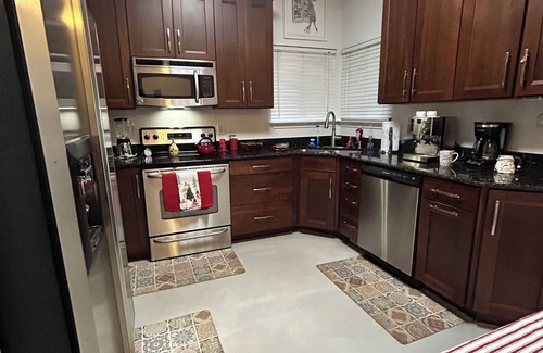 Woodlake Trails Casa | Just Outside of Austin...Quiet, Serene 3 bedroom+ with Pool & Pond