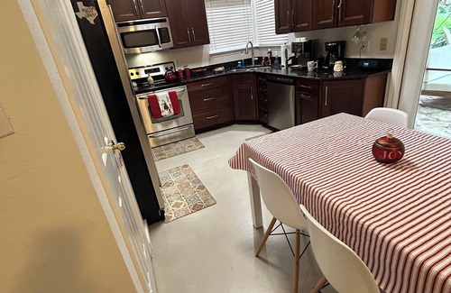 Woodlake Trails Casa | Just Outside of Austin...Quiet, Serene 3 bedroom+ with Pool & Pond