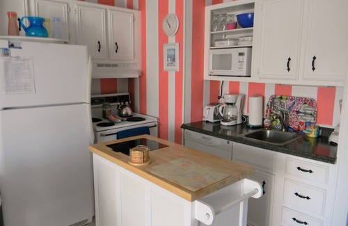 Lewes Condominio | JUST RELEASED...SPECTACULAR SUNSETS- WATERFRONT 2- BED/ 2- BATH CONDO POOL/WIFI