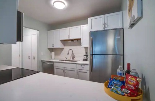 Elk Grove Village Condominio | Just remodeled apartment close to airport and mall