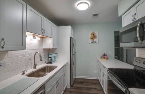 Elk Grove Village Condominio | Just remodeled apartment close to airport and mall