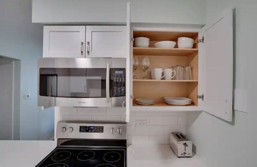 Elk Grove Village Condominio | Just remodeled apartment close to airport and mall