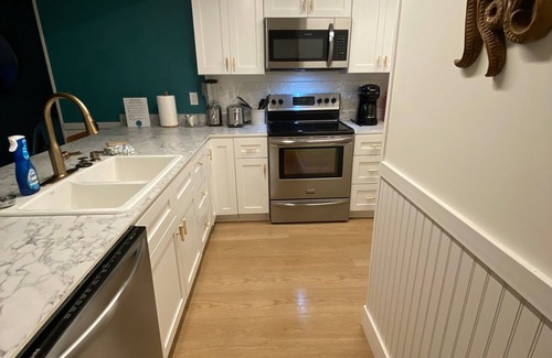 Panama City Beach Complejo | Just renovated + perfect for families - spacious 3 bed 3 bath Edgewater Villa.