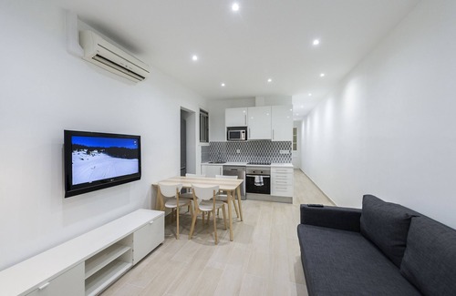 El Guinardo Apartamento | Just Renovated Apartment in the Center of Barcelona