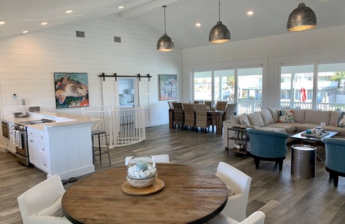 Key Allegro Casa | Just renovated! Premier location - 6 bedrooms, amazing views, wide canal, POOL!