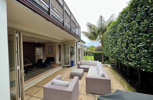 Devonport Casa | Just steps away from the beach!