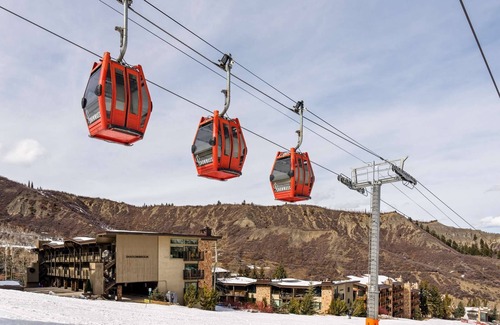 Snowmass Village Condominio | Just Steps to Outdoor Pool/Hot Tub! Patio with Grill, Wood Fireplace & Covered Parking