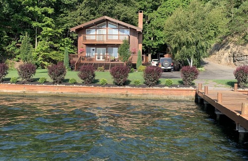 Valois Casa | Just Us - Private Waterfront Home on Seneca Lake. Dog Friendly!