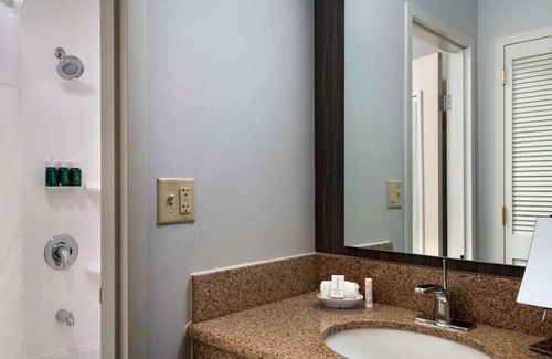 Mahwah Casa | Just What You Were Looking For! Free Parking, Onsite Pool, Pets Allowed