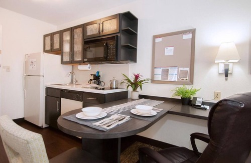 Anaheim Resort Complejo | Just What You Were Looking For! 2 Comfortable Units, Kitchenette, Pets Allowed