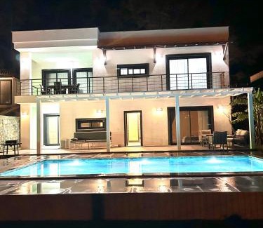 Bodrum Casa | Kızılağaçta özel havuzlu geniş bahçeli lüks Villa