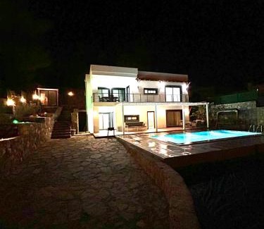 Bodrum Casa | Kızılağaçta özel havuzlu geniş bahçeli lüks Villa