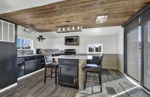 Center Point Casa | K Loma Vista with Hill Country Views