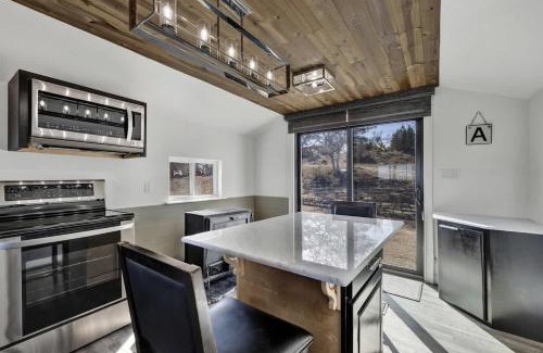Center Point Casa | K Loma Vista with Hill Country Views