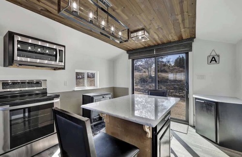 Center Point Casa | K Loma Vista with Hill Country Views