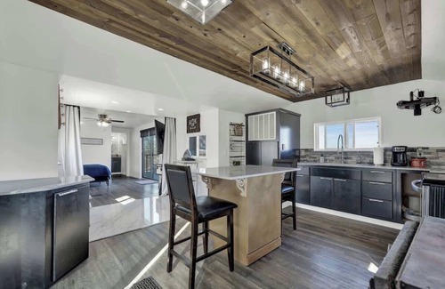 Center Point Casa | K Loma Vista with Hill Country Views
